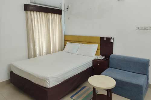 Sea View Triple Deluxe Room with Window and Balcony